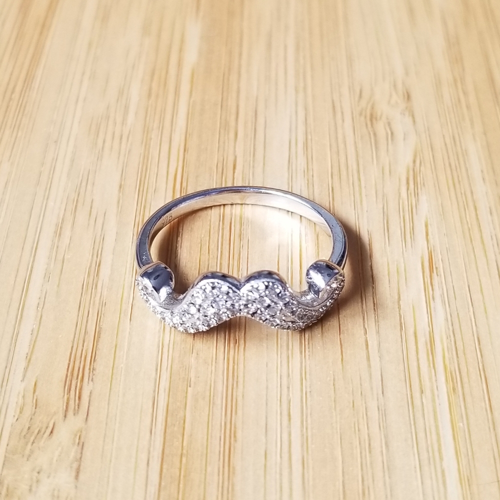 FREE🌟 Stirling silver size 8 mustache ring